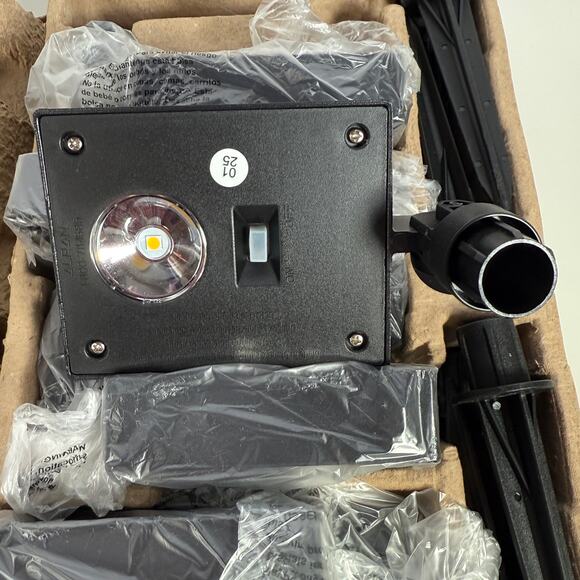 Tommy Bahama Solar LED Path Light (Pack of 6) New, open box - Picture 9 of 12